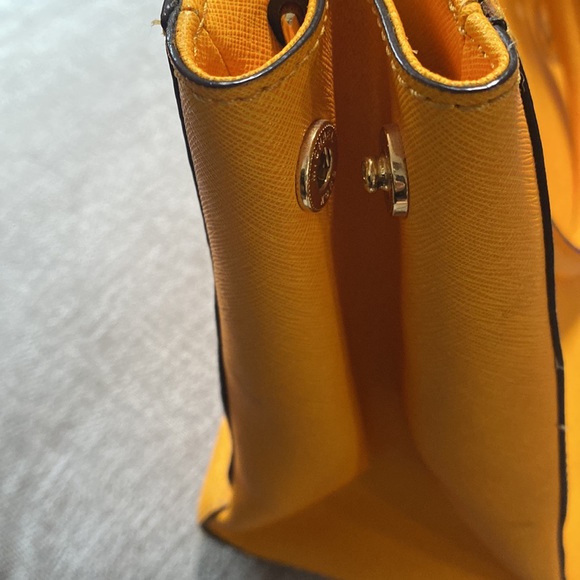 Michael Kors hand bag - Picture 4 of 8